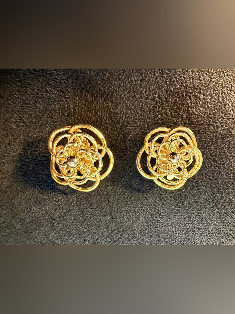 Vintage Trifari Gold Tone Swirl Abstract Flower Clip On Earrings